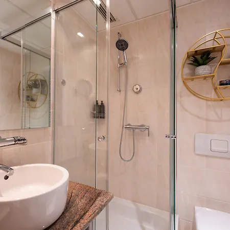 Furnished Apartamento *